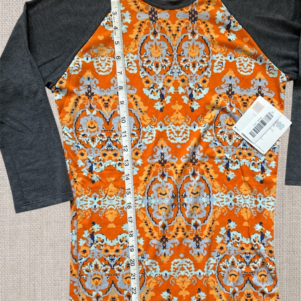 NWT LuLaRoe Randy Raglan Tee - Picture 3 of 3
